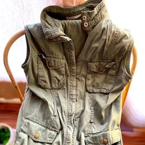 Snap button vest
